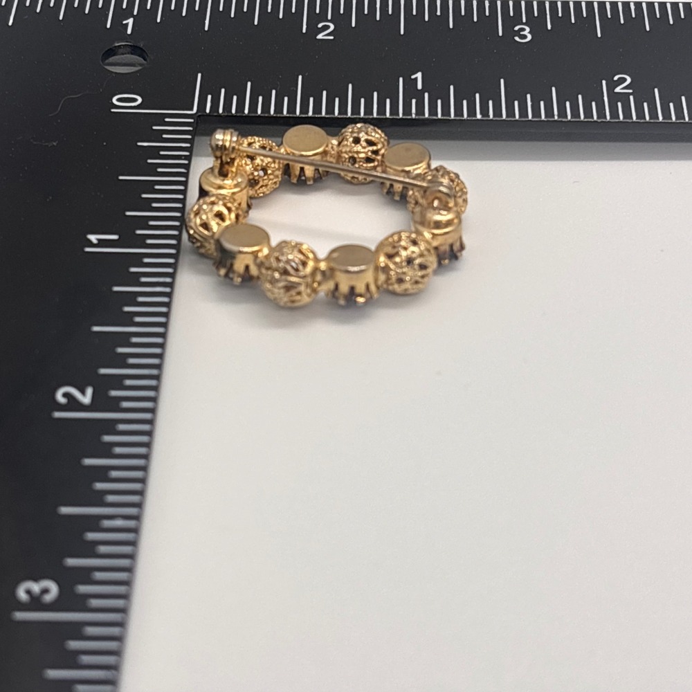 Vintage Gold Tone Brooch Purple Rhinestone Wreath Pin Vintage Ornate Festive - Picture 3 of 4